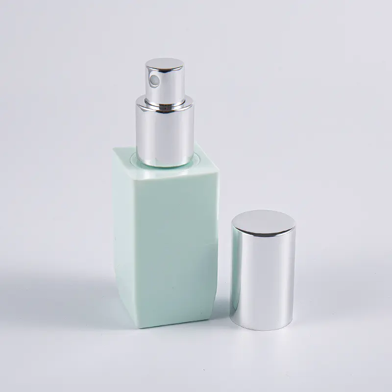 Beberapa Pilihan Warna Bentuk Persegi 50ml Botol Lotion Dinding Tebal PETG Dengan Tutup Pompa Aluminium 